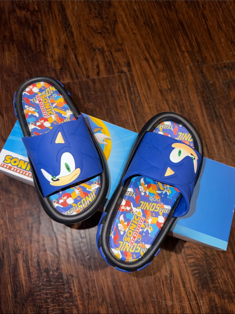 Sonic the Hedgehog Blue Kids Slide Sandals - Picture 2 of 4